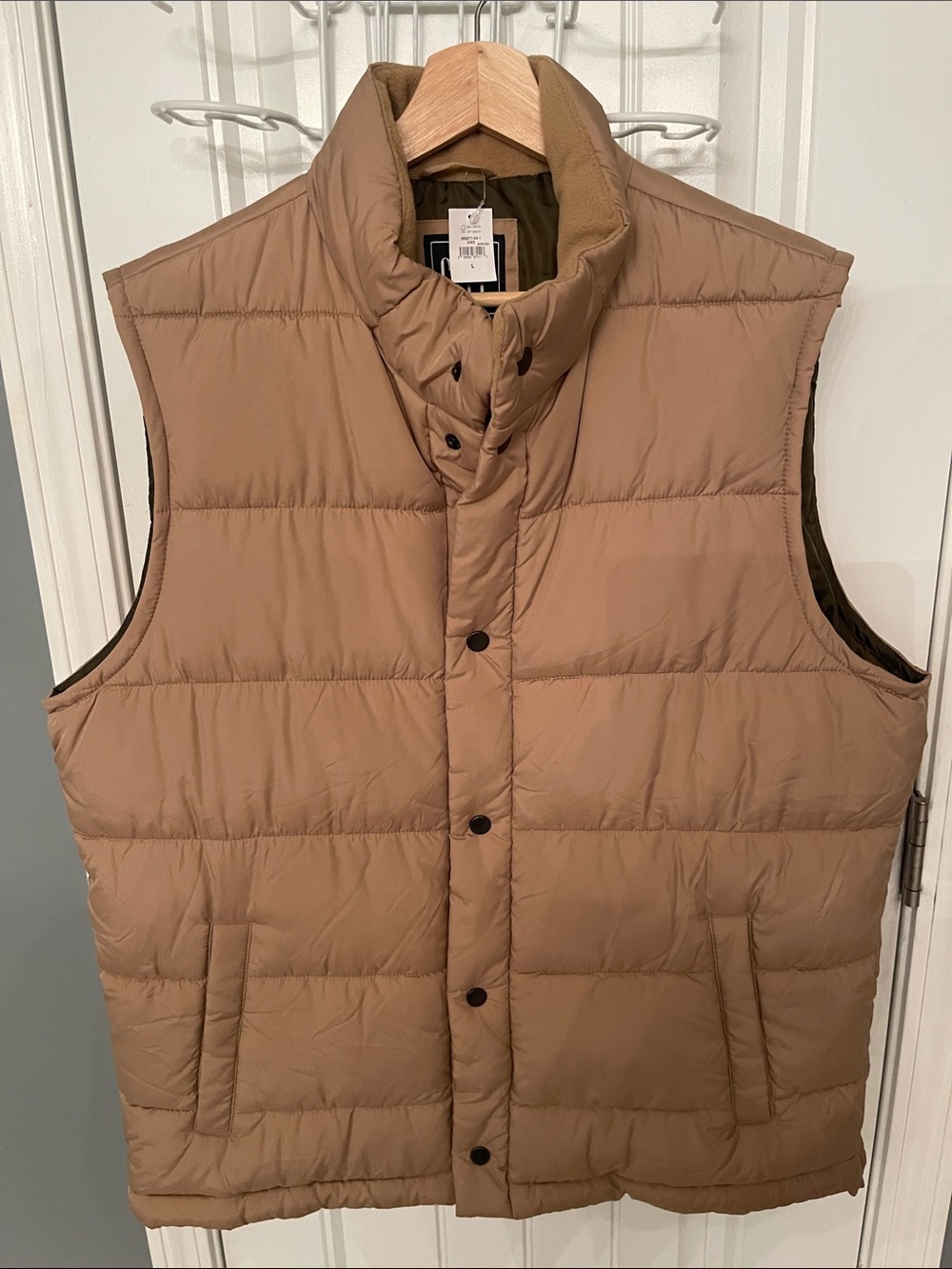 GAP Men's Quilted Puffer Vest in Khaki